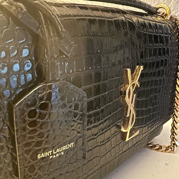 SUNSET MEDIUM CHAIN BAG IN CROCODILE-EMBOSSED SHINY LEATHER - Picture 3 of 8